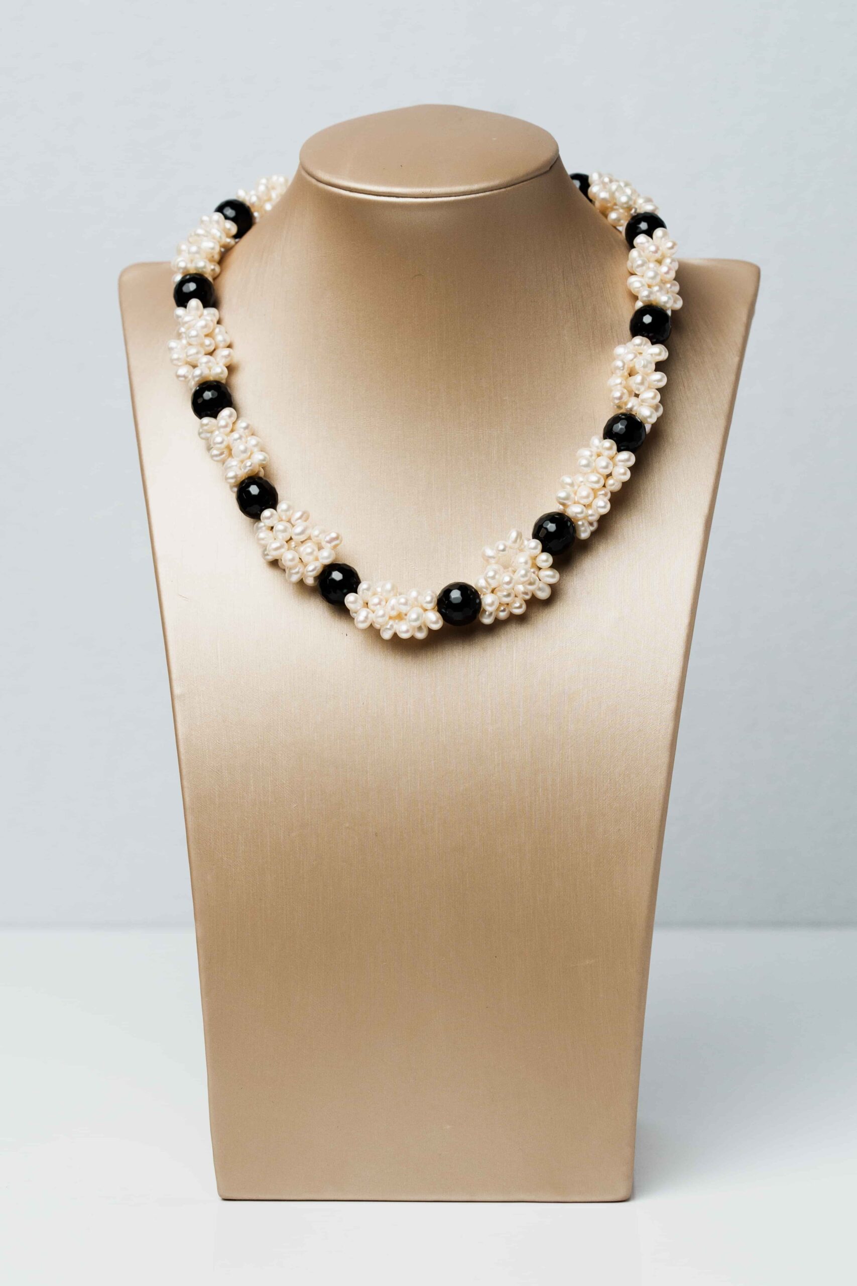 Collana Aloha bianca e nera