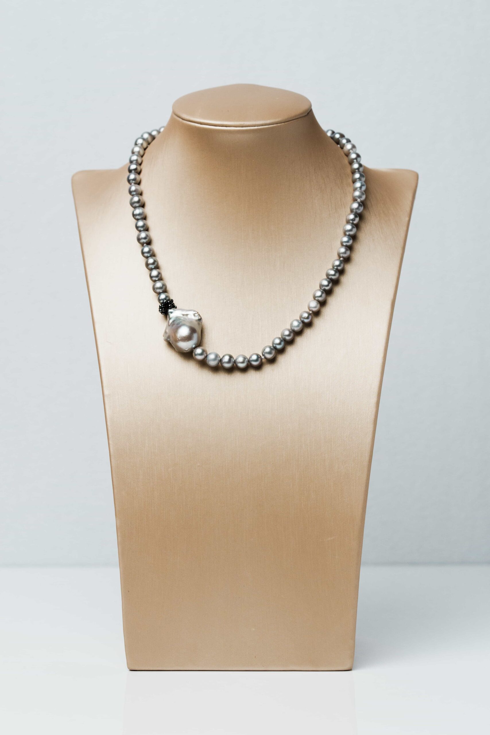Collana Charlotte grigia 1 filo
